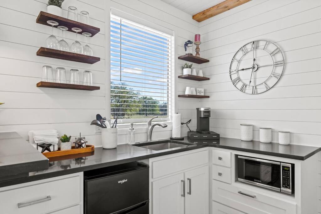 New! The Texas Longhorn-Luxury Container Home Fredericksburg Bagian luar foto