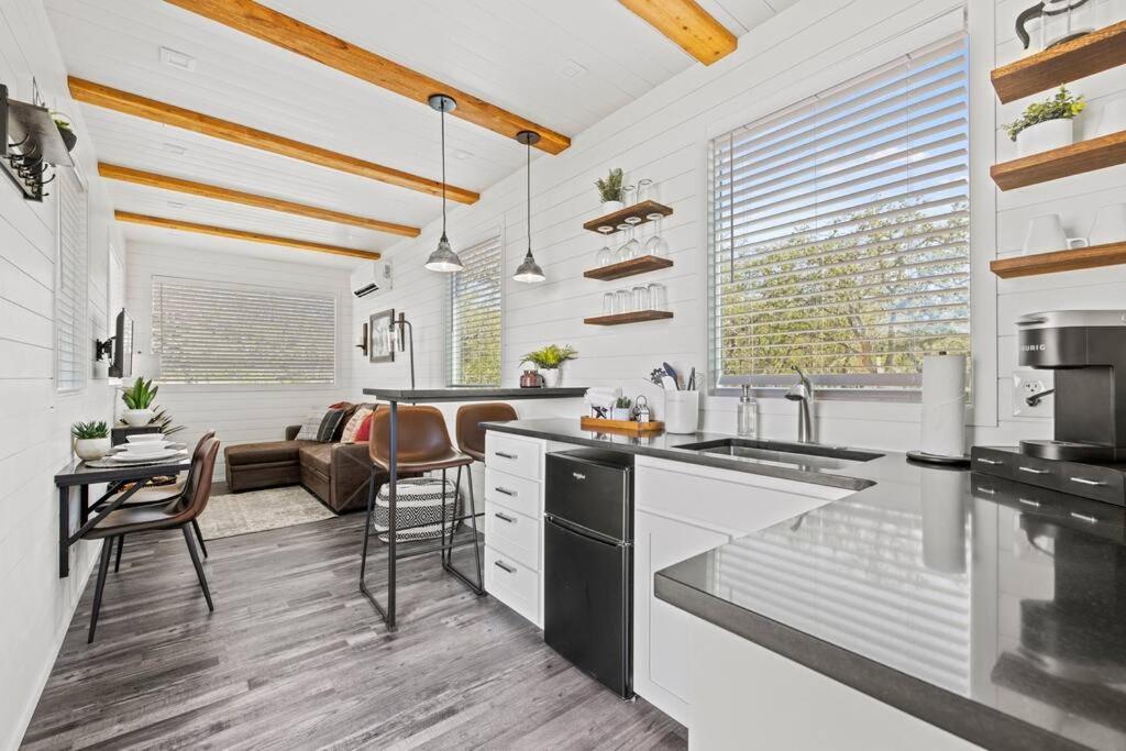New! The Texas Longhorn-Luxury Container Home Fredericksburg Bagian luar foto