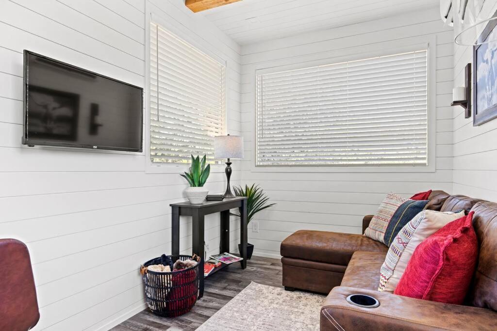New! The Texas Longhorn-Luxury Container Home Fredericksburg Bagian luar foto