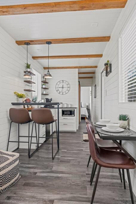 New! The Texas Longhorn-Luxury Container Home Fredericksburg Bagian luar foto