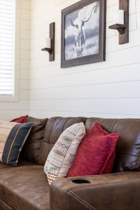 New! The Texas Longhorn-Luxury Container Home Fredericksburg Bagian luar foto