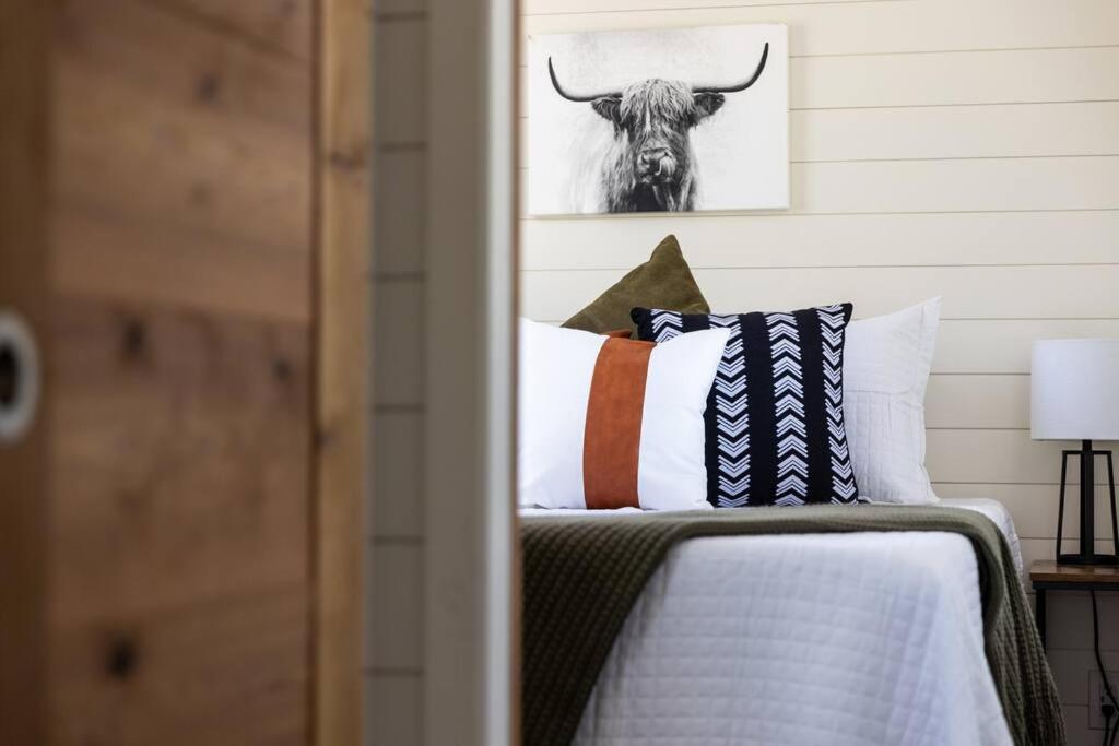 New! The Texas Longhorn-Luxury Container Home Fredericksburg Bagian luar foto